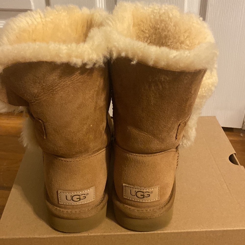 Ugg mini Bailey button - Picture 3 of 4